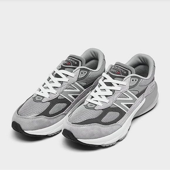 New Balance Woman’s 990v6 - Picture 1 of 5